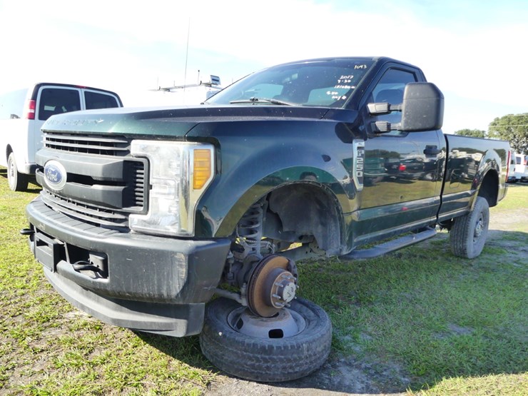 2017-ford-f250-xl-image-2