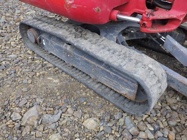 2016-takeuchi-tb230-image-38