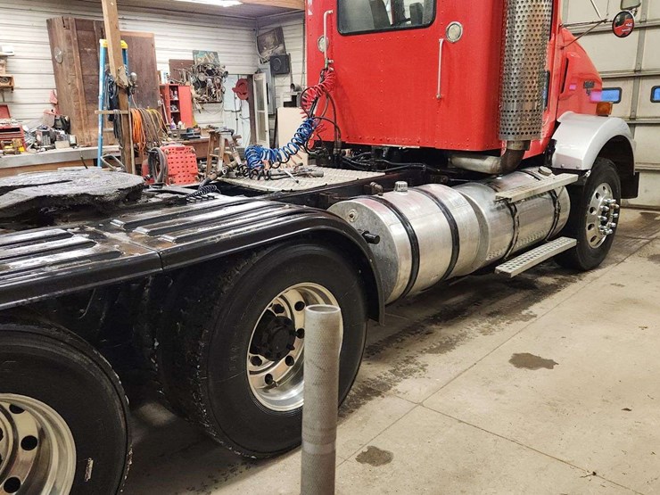 2001-kenworth-t800-image-5