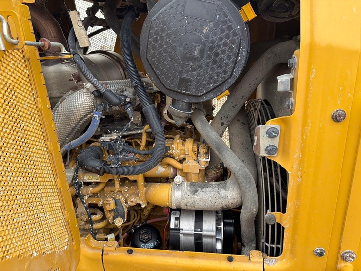 2021-caterpillar-d3-lgp-image-18