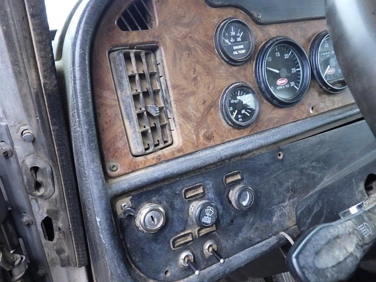 peterbilt-357-image-28