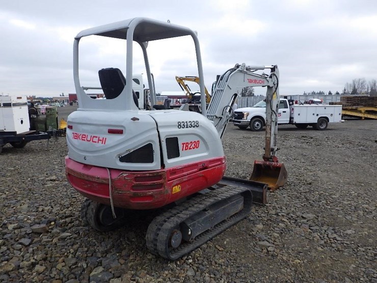 2016-takeuchi-tb230-image-4