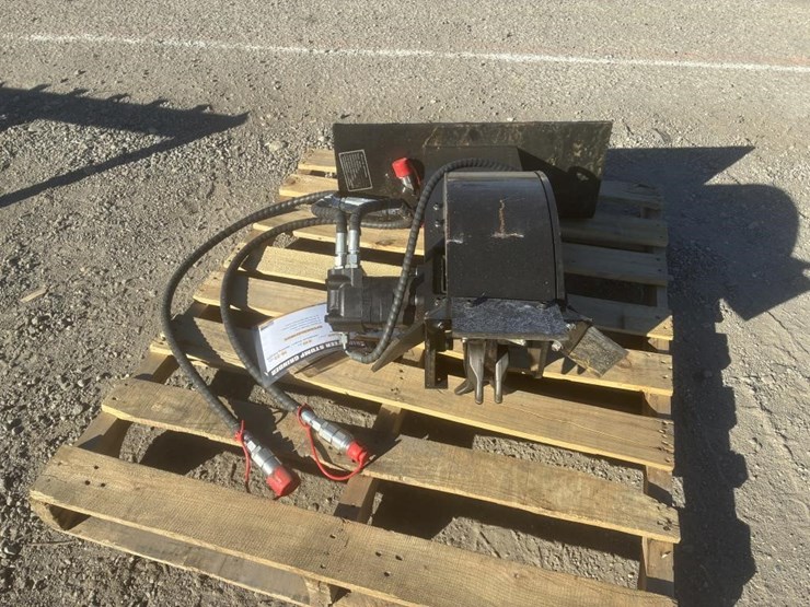 giyi-skid-steer-stump-grinder-image-1