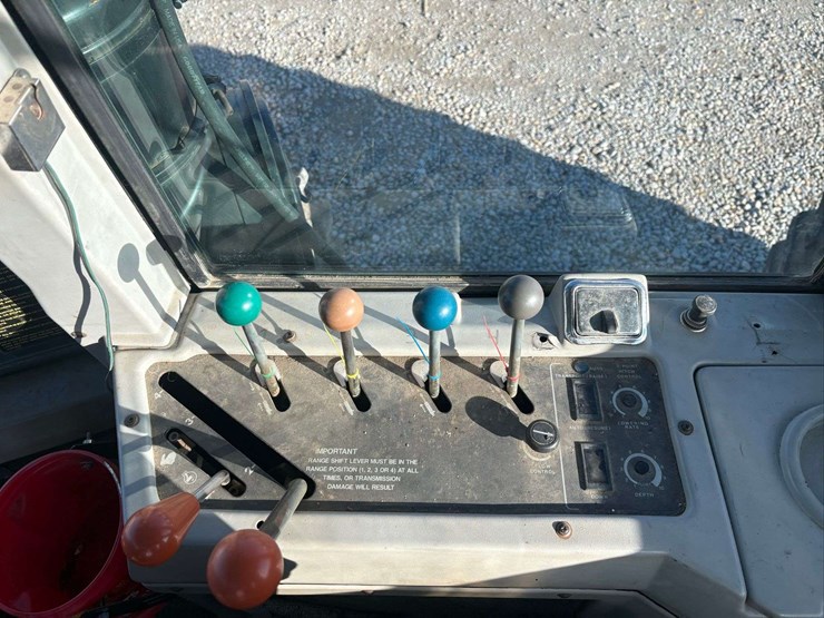 1991-ford-876-image-16