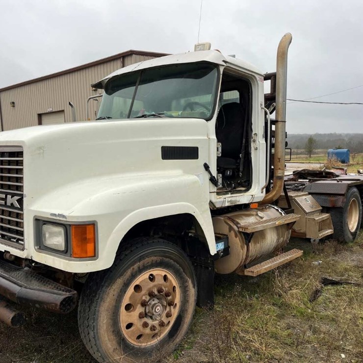 2004 MACK CH613