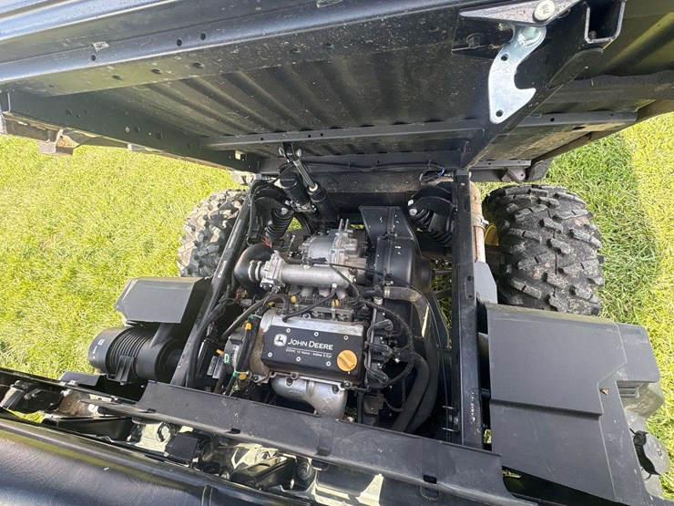 2022-john-deere-gator-image-8