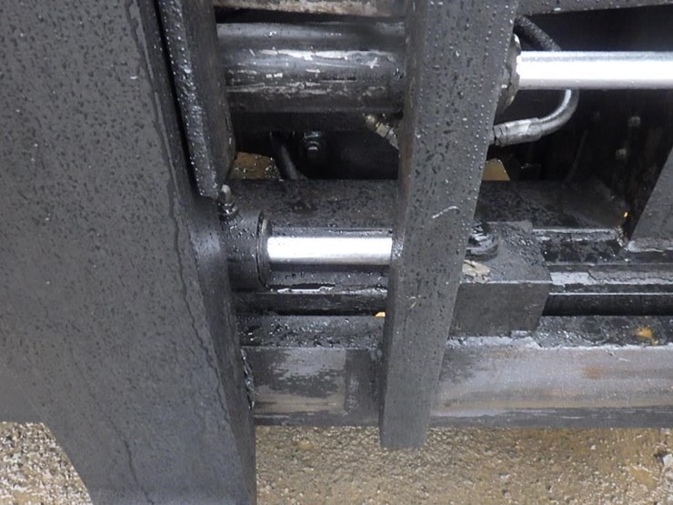 caterpillar-v330b-image-15