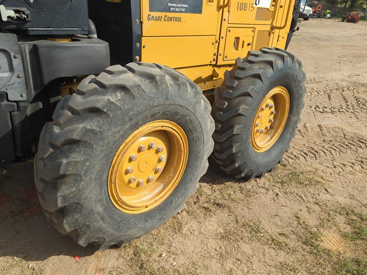 caterpillar-12m3-image-15