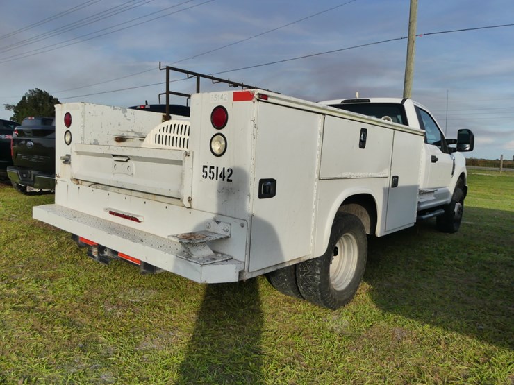 2017-ford-f350-xl-image-4