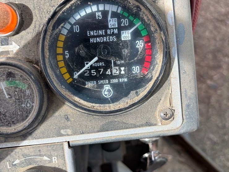 1981-white-2-135-image-11