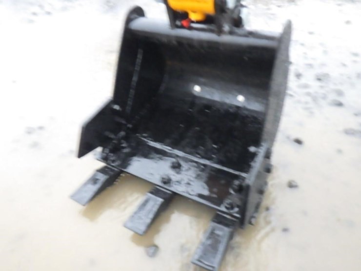 2025-vicsec-13-y-hydraulic-excavator-image-14