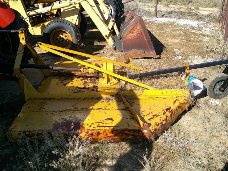 mf-245-farm-tractor-w/-5ft-shredder-image-3