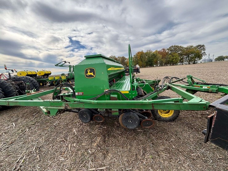 john-deere-1590-image-15