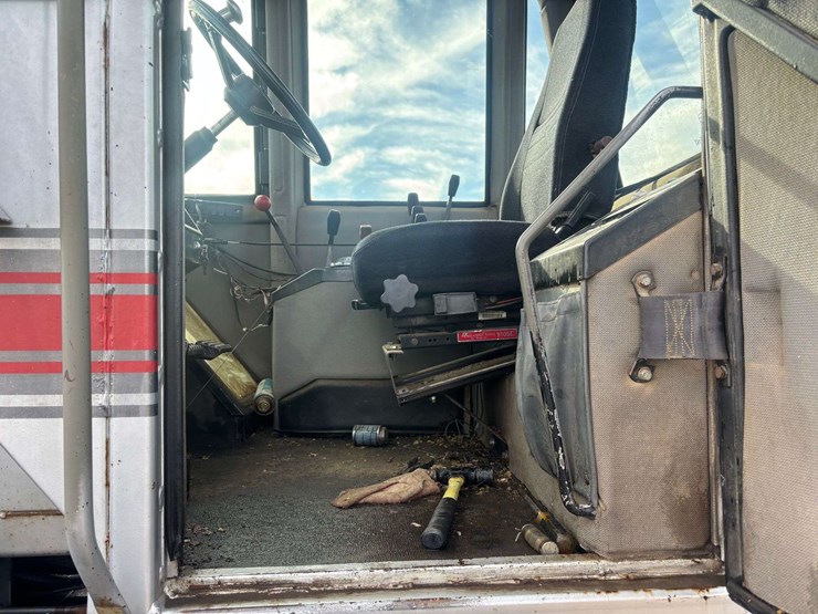 1986-white-4-225-image-27