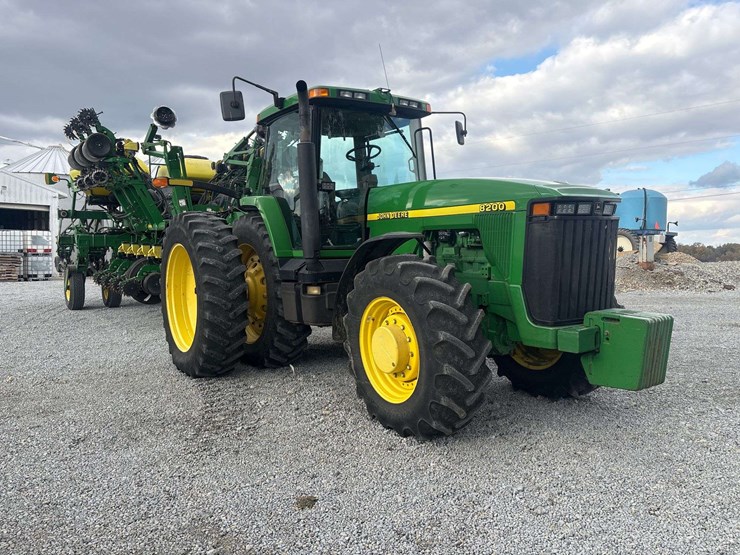 john-deere-8200-image-1