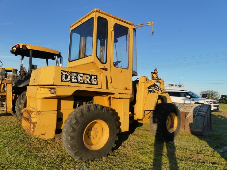 deere-244e-image-4