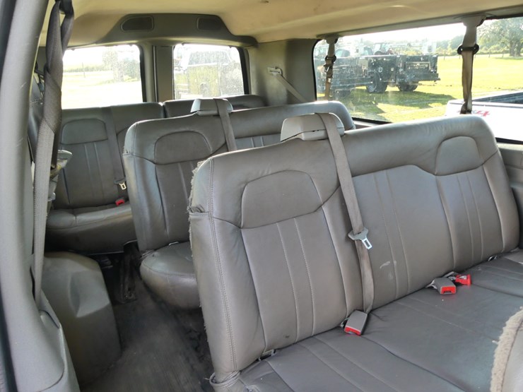 2016-chevrolet-express-3500-image-7