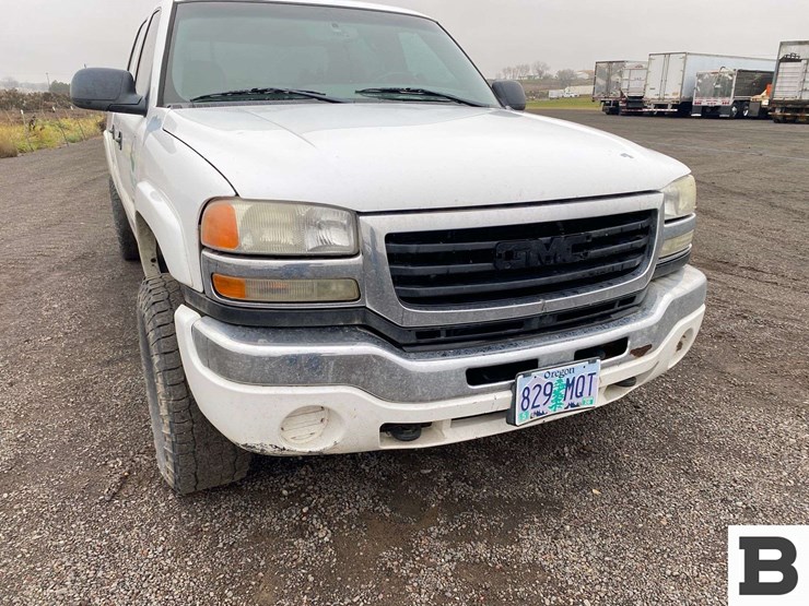 2006-gmc-sierra-2500-image-8