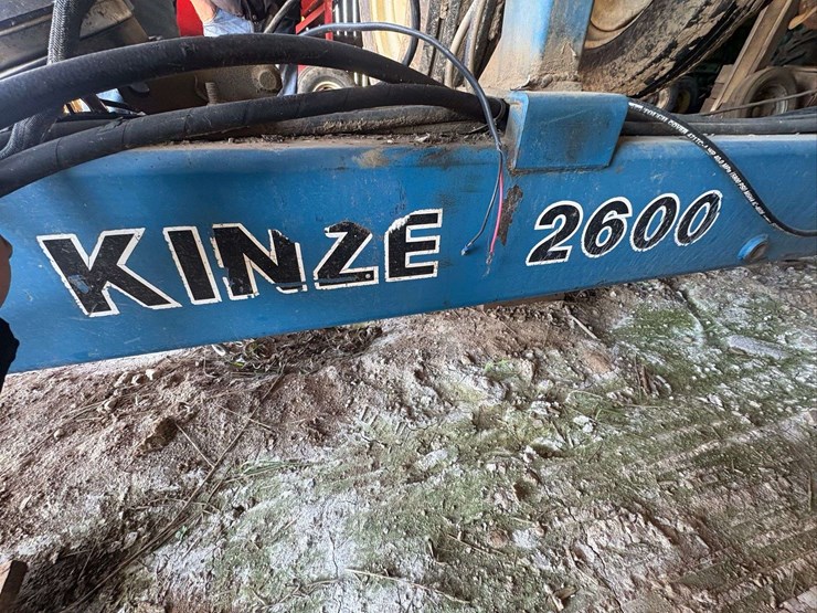 kinze-2600-image-1