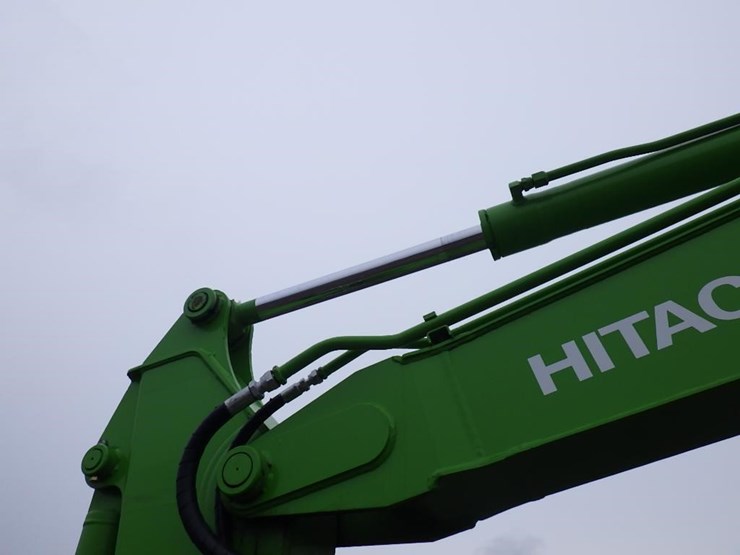 hitachi-zx75ur-image-11