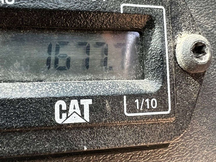 caterpillar-242b-image-2