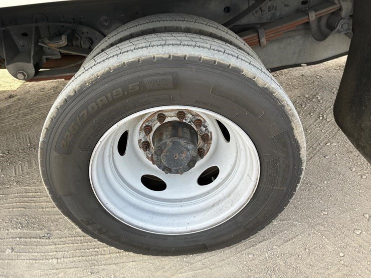 2015-ford-f550-xlt-image-8