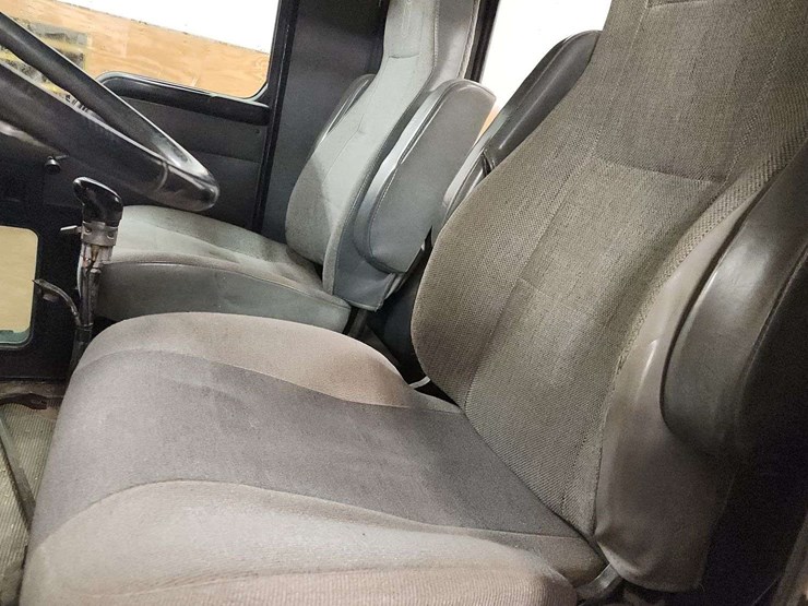 2001-kenworth-t800-image-16