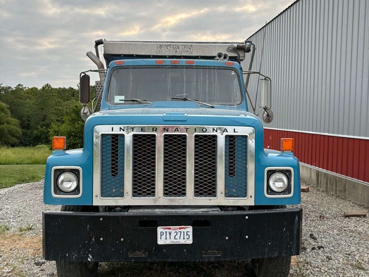 1985-international-s2500-image-2