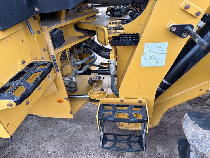 caterpillar-930-image-10