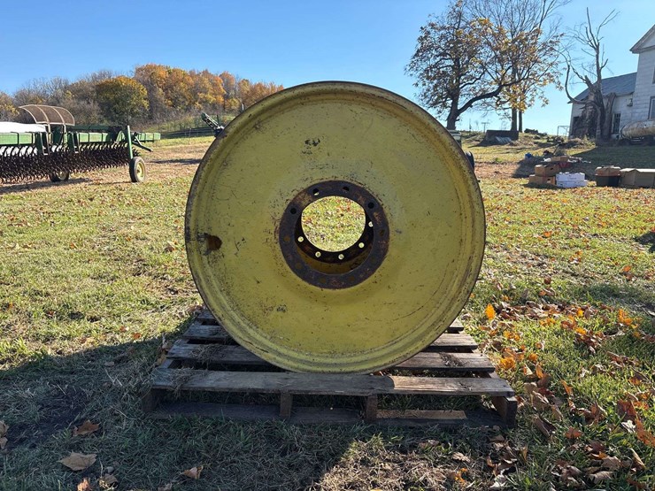 john-deere-10-image-1