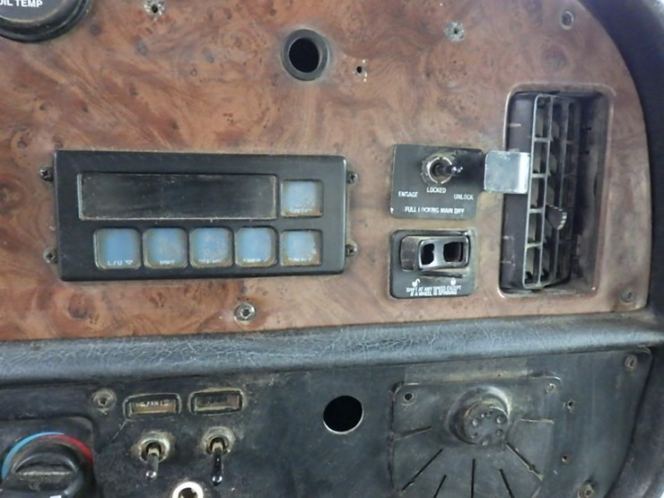 peterbilt-357-image-32