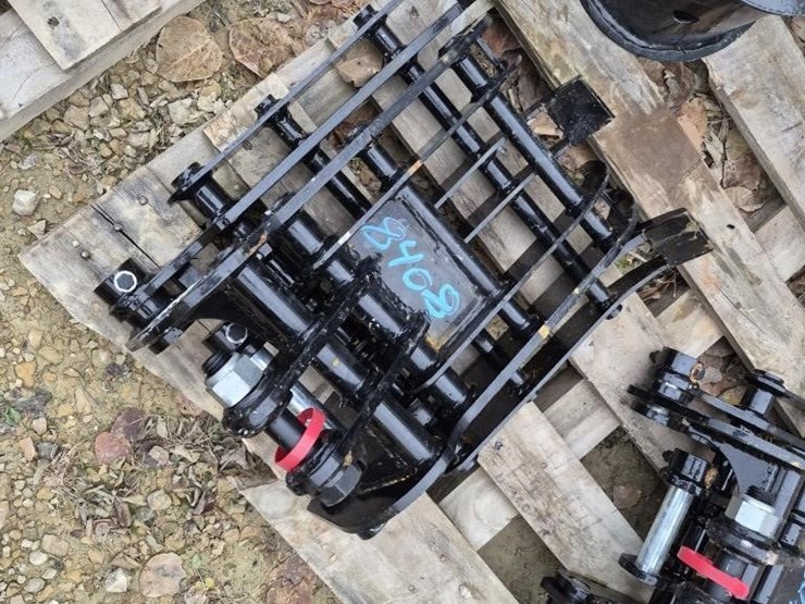 irlanch-mini-excavator-grapple-image-1