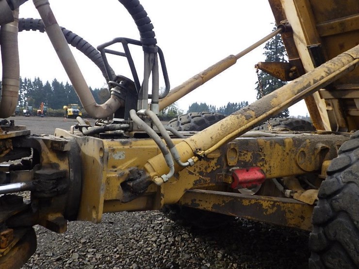 caterpillar-740-image-8