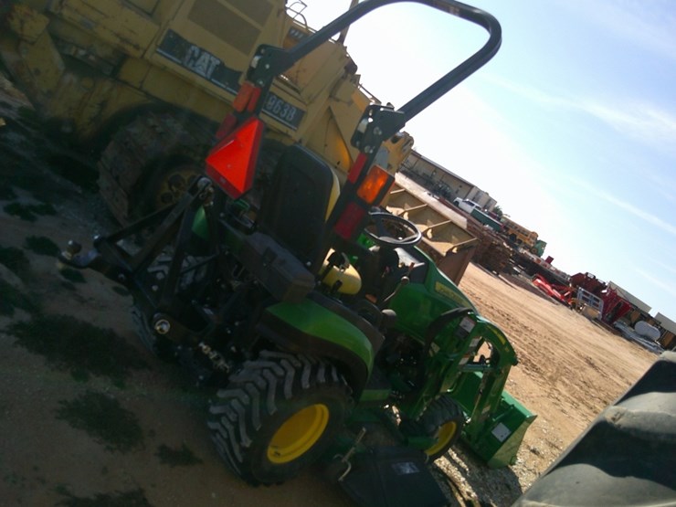 john-deere-1025r-image-2