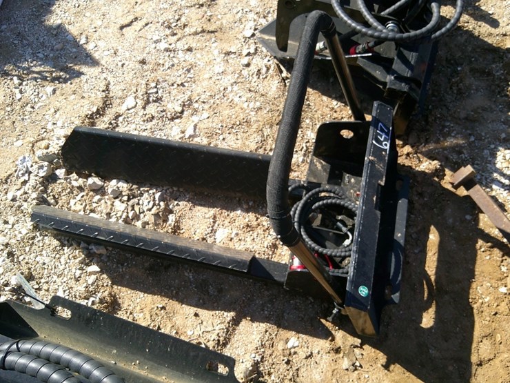 39"-horizontal-clamp-fork-f/-mini-skid-steer-image-1