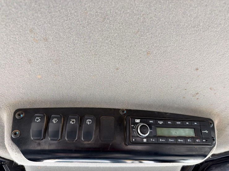 2021-caterpillar-d3-lgp-image-25