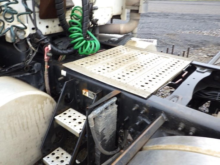 2005-freightliner-columbia-t/a-truck-tractor-image-11