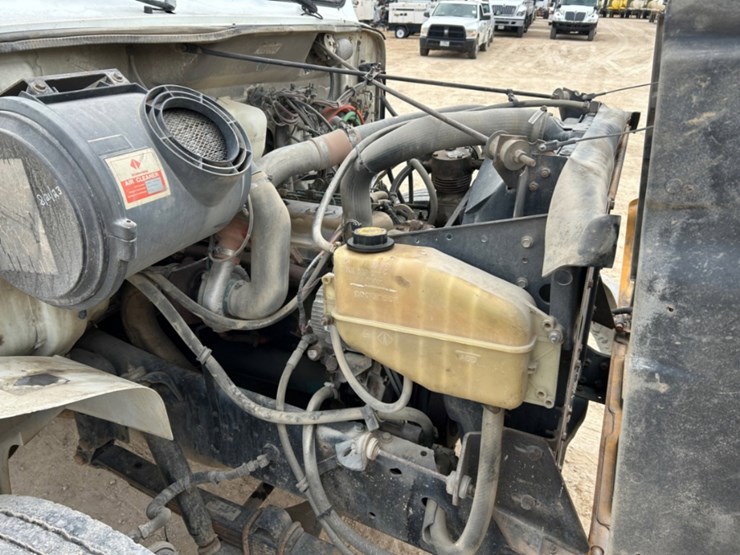 international-4700-image-11