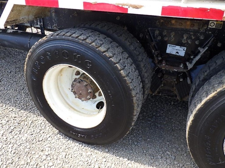 2016-peterbilt-348-image-43