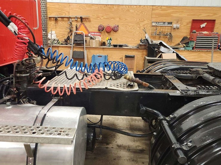 2001-kenworth-t800-image-7