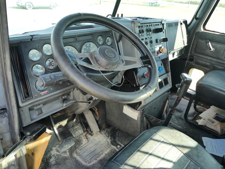 2000-mack-ch613-image-13