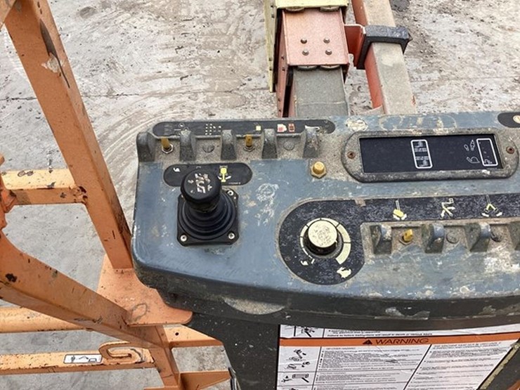 2008-jlg-800s-image-15