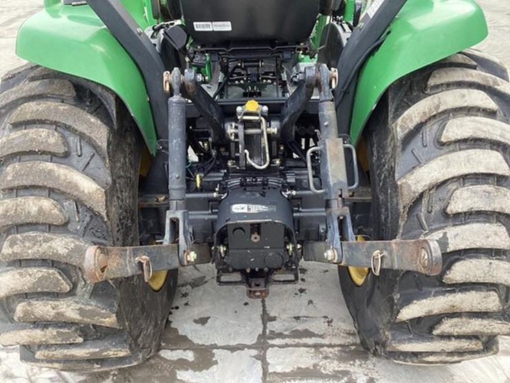 john-deere-3120-image-11