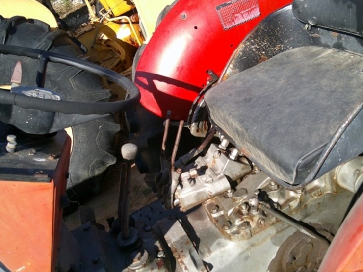 mf-245-farm-tractor-w/-5ft-shredder-image-2