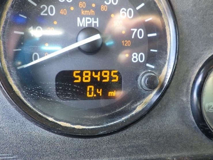 2016-peterbilt-348-image-34