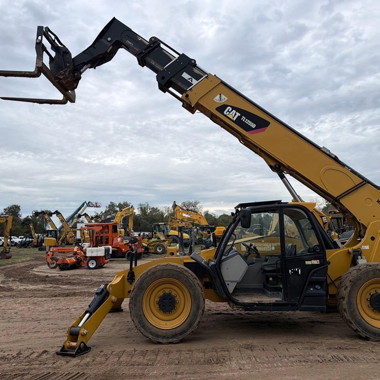 2019 CATERPILLAR TL1255