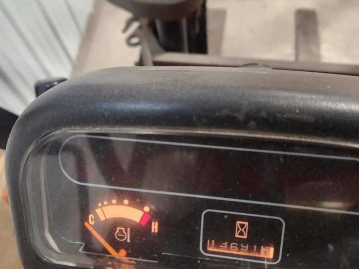 2001-caterpillar-gc25k-image-10