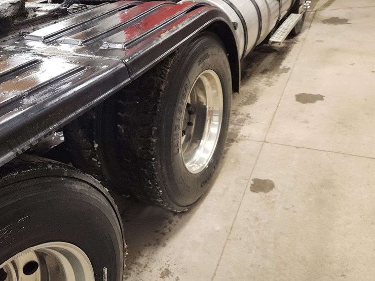 2001-kenworth-t800-image-18