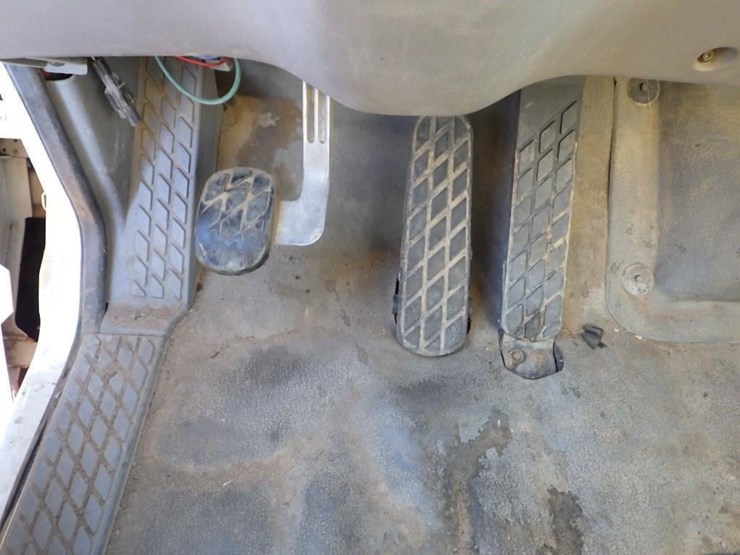 1997-ford-l8513-image-31