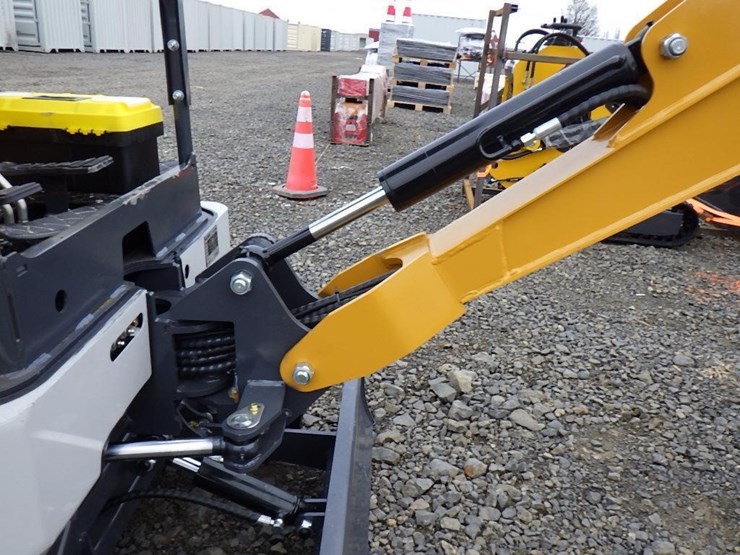 2025-sdlanch-sdle20-hydraulic-excavator-image-11